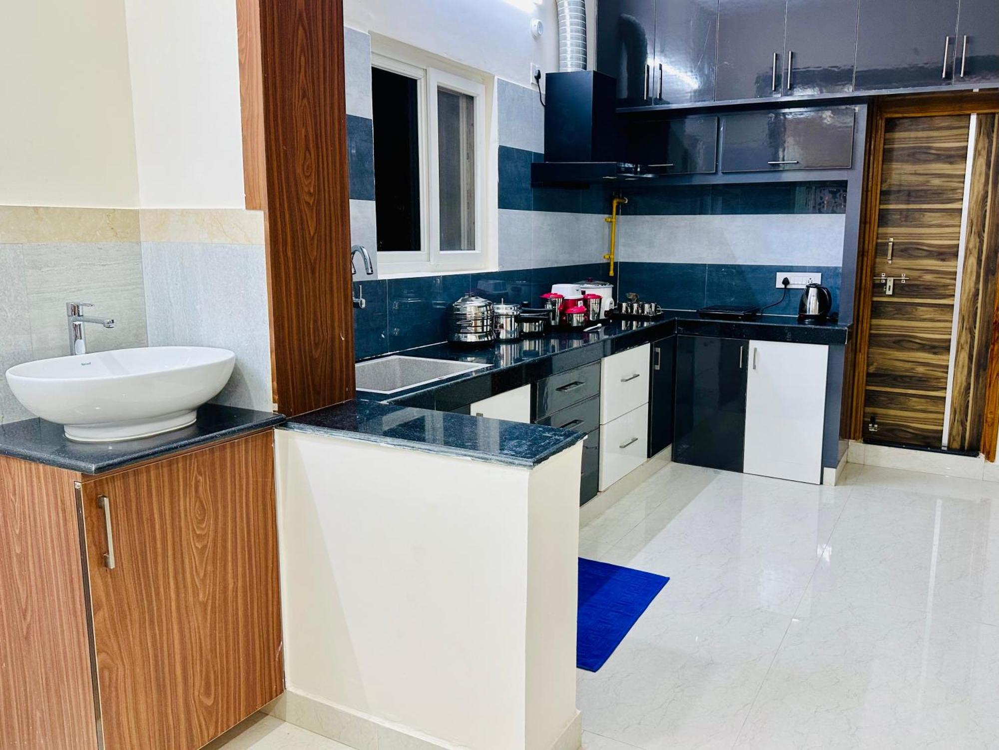 Truelife - 3Bhk Ac Apartments For Large Family - Best Location - Direct Flyover To Alipiri Gate - Walk To Ps4 Veg Restaurant - Modular Kitchen - Super Fast Wifi - Android Tv - 250 Jio Channels - Easy Access To All Temples - Top Service With Lots Of L Tirupati Exterior foto