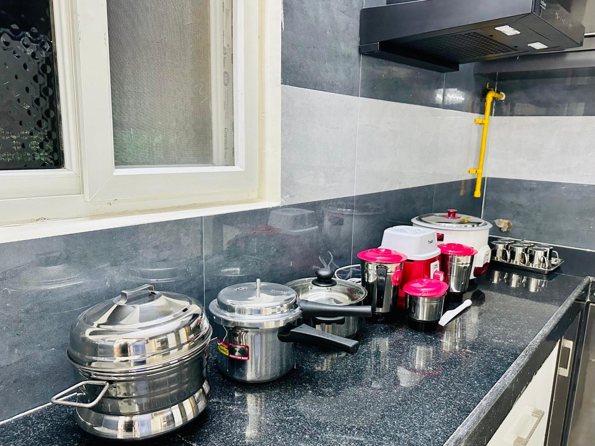 Truelife - 3Bhk Ac Apartments For Large Family - Best Location - Direct Flyover To Alipiri Gate - Walk To Ps4 Veg Restaurant - Modular Kitchen - Super Fast Wifi - Android Tv - 250 Jio Channels - Easy Access To All Temples - Top Service With Lots Of L Tirupati Exterior foto